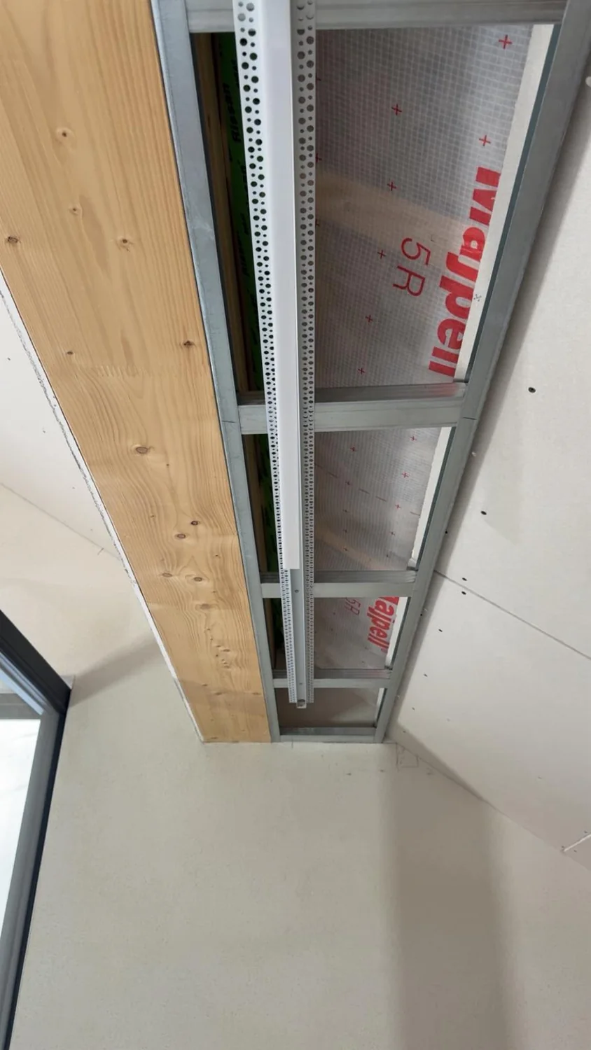 Professionelle Deckenkonstruktion im Trockenbau